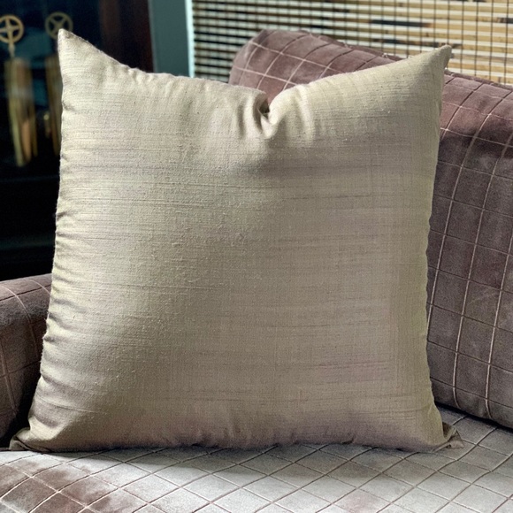 22” x 22” Brown/purple handwoven silk pillow case - Picture 1 of 6